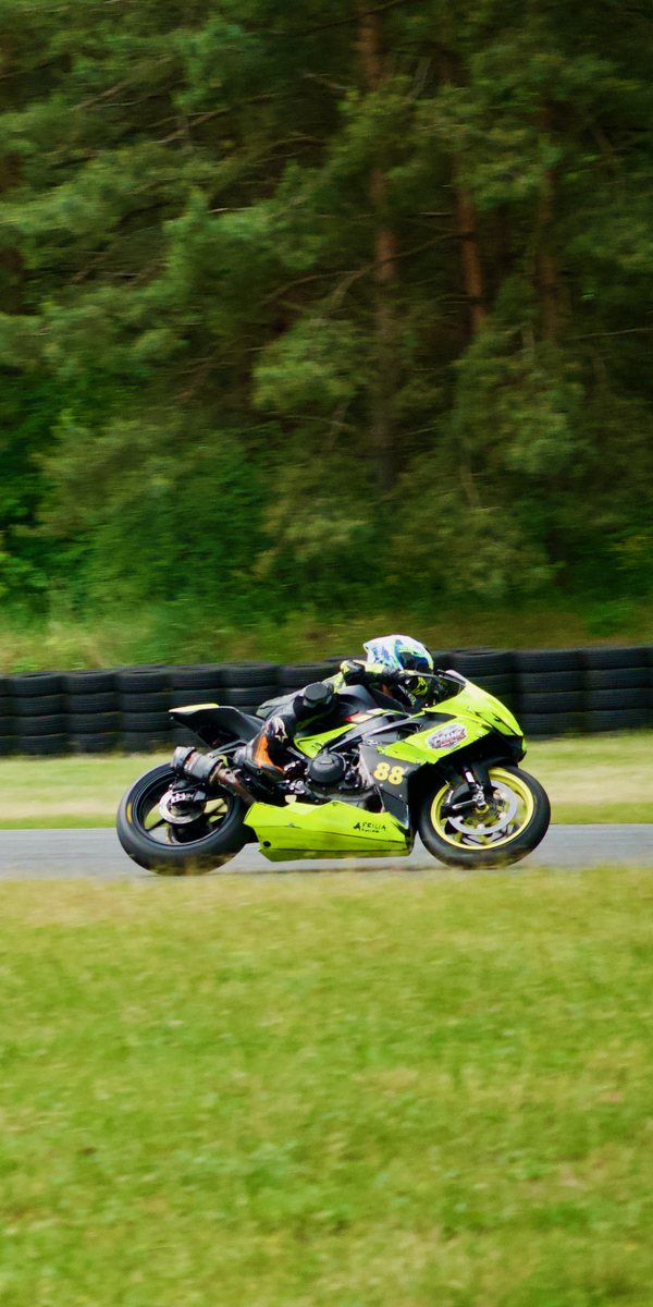 Crank Racing Team na torze - kadr 1