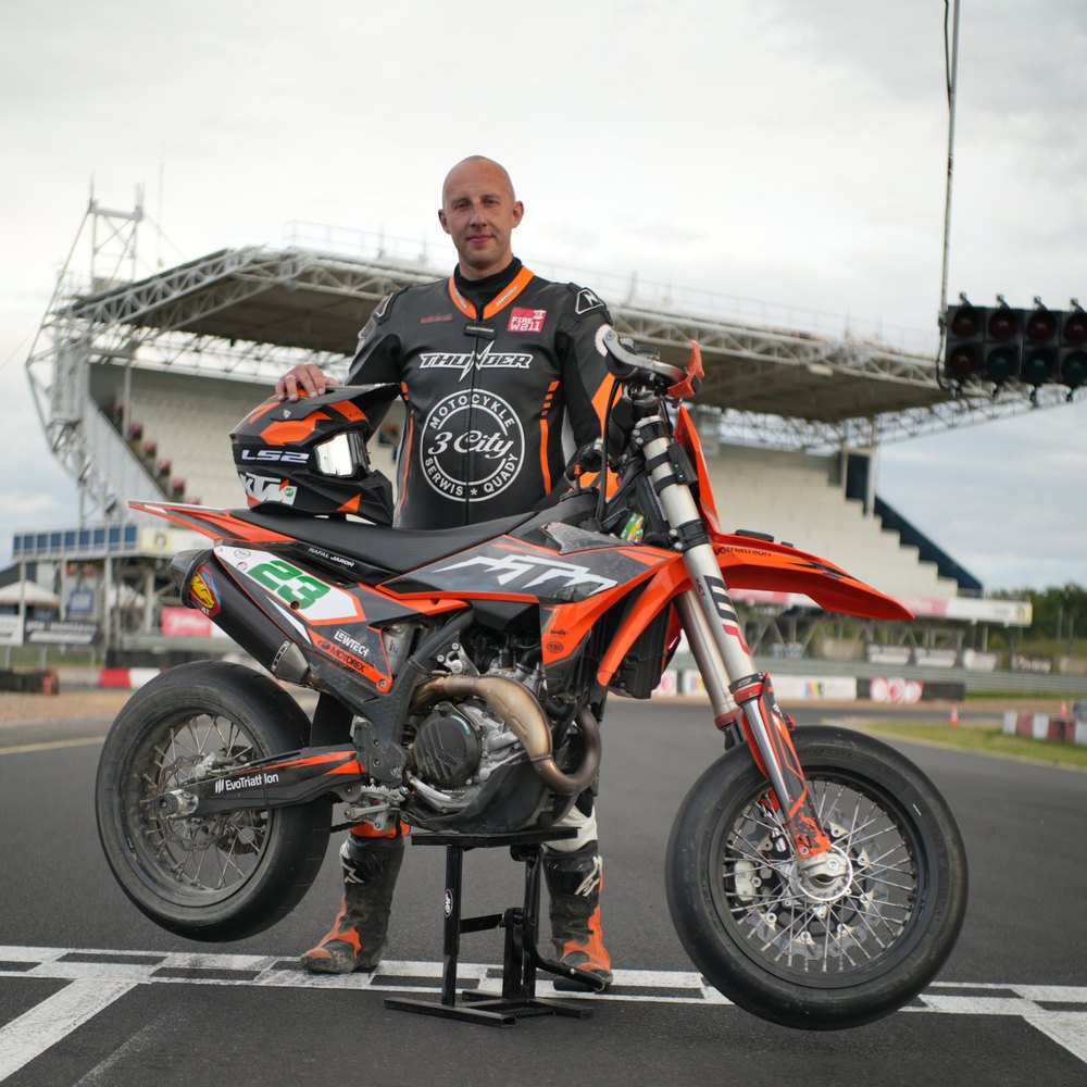 KTM 450 SM-R #23 - maszyna Supermoto Rafała Jaronia